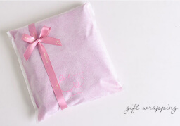 不織布にピンクのリボンラッピング