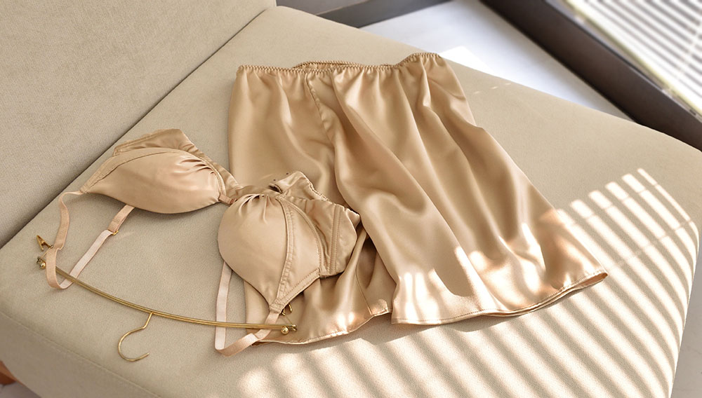 シルクサテン ノンワイヤー ブラジャー