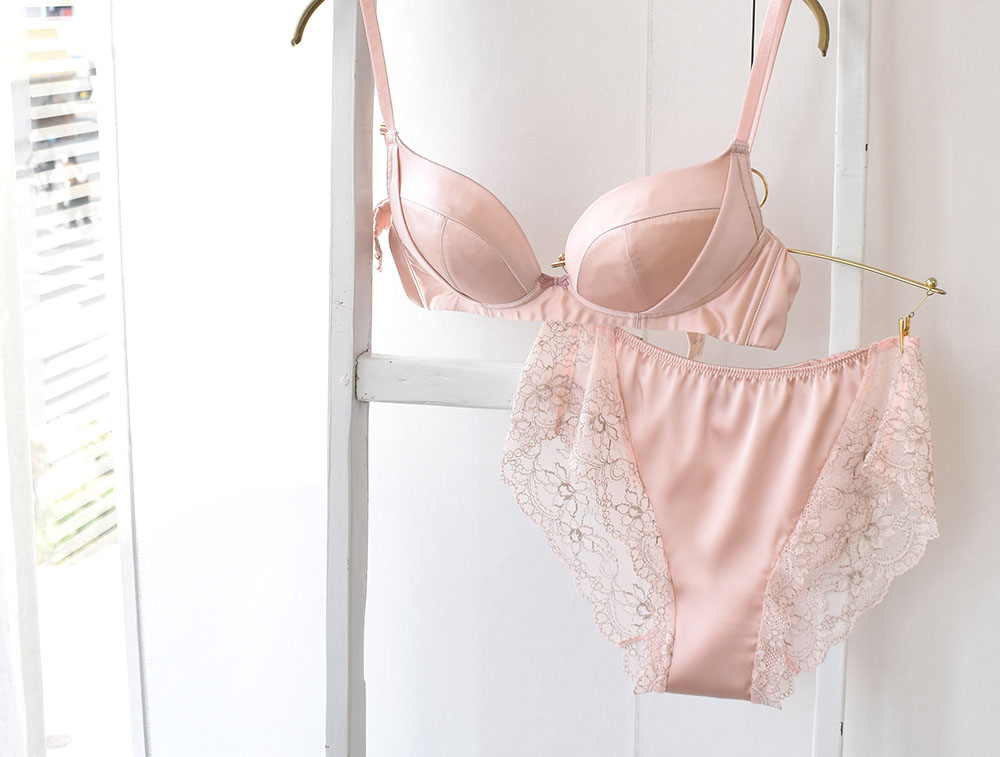 シルクサテン ノンワイヤー ブラジャー