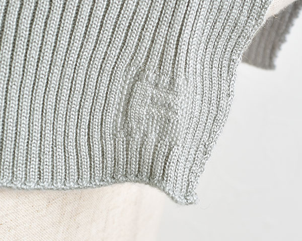 シルク100％ ふわふわ加工 タートルネックウォーマー 日本製 縫い目のないホールガーメント