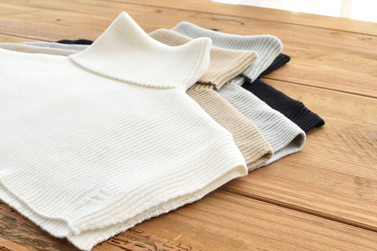 シルク100％ ふわふわ加工 タートルネックウォーマー 日本製 縫い目のないホールガーメント