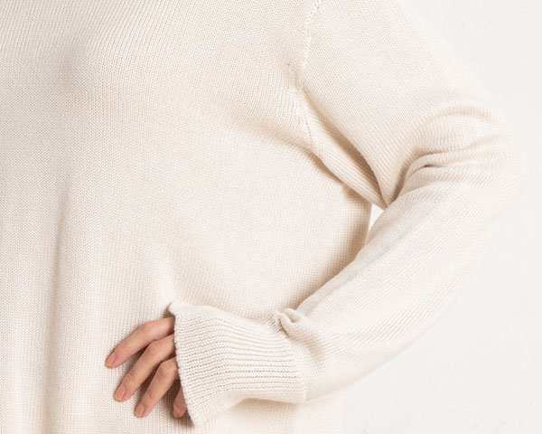 シルク100％ ふわふわ加工 クルーネック 長袖 ニット 日本製 縫い目のないホールガーメント