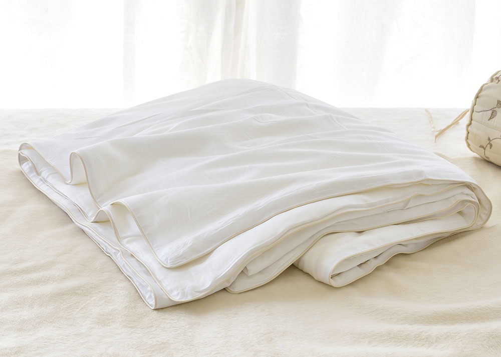 シルク100%真綿 薄掛け布団 シングルサイズ 側生地バンブー