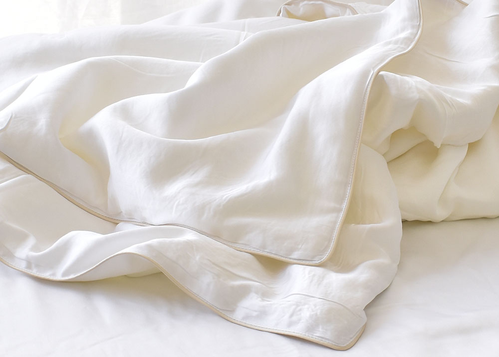 シルク100%真綿 薄掛け布団 シングルサイズ 側生地バンブー