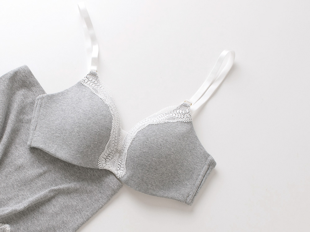 カップ裏シルク モールドカップ ノンワイヤーブラジャー