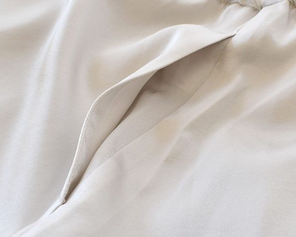 シルクサテンストレッチ ワイドパンツ