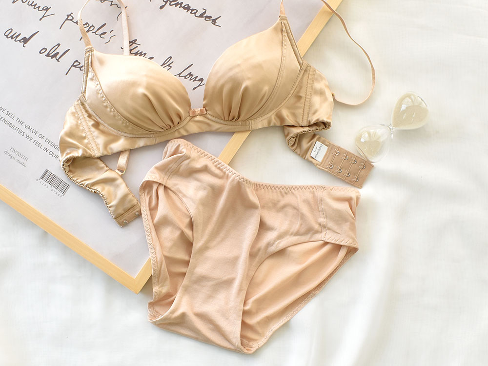 シルクサテン ノンワイヤー ブラジャー